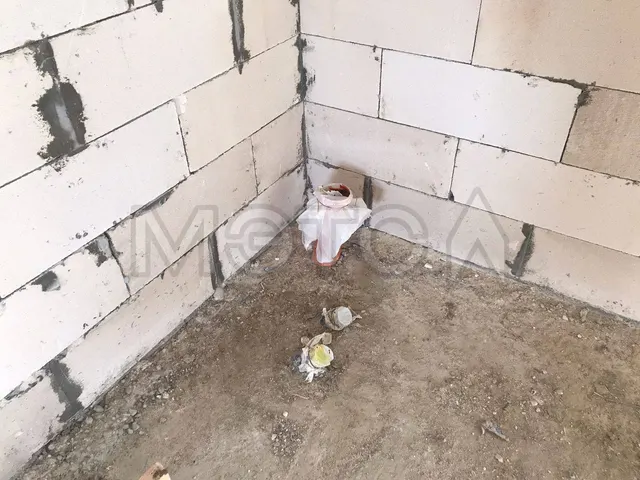 Объект незавершенного строительства и земельный участок 1200 кв.м в Ленинградской обл.