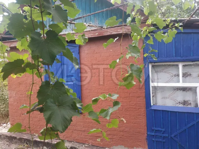 Здание 25 кв.м. и земельный участок 898 кв.м. в Донецке