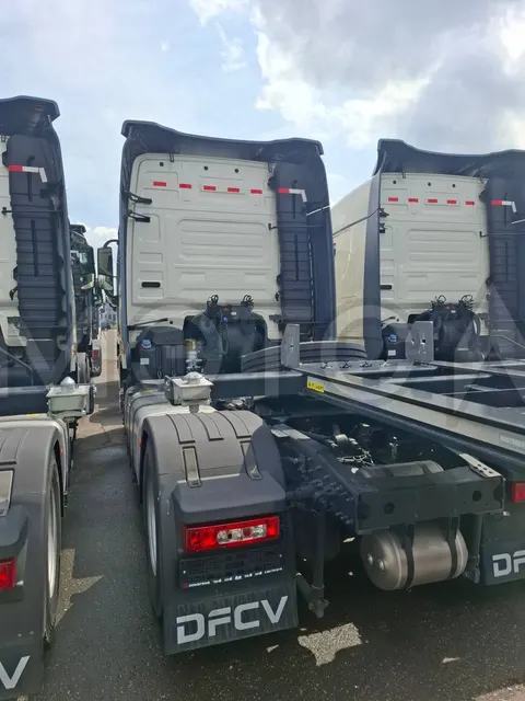 Седельный тягач Dongfeng KX 4x2, 2023 года