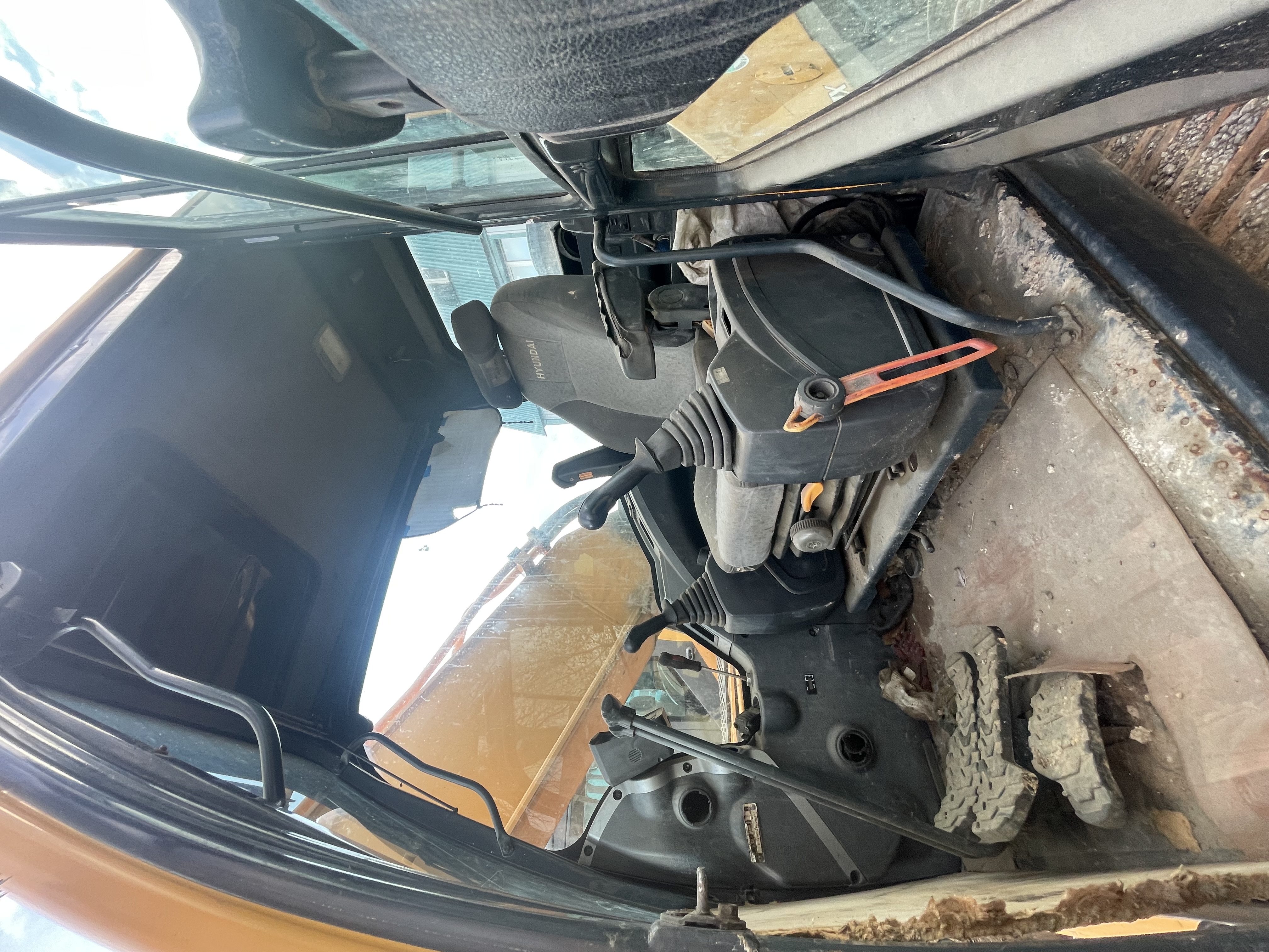 Экскаватор HYUNDAI R300LC-9S, год изг. 2014 (VIN HHKHZ810VE0001212)