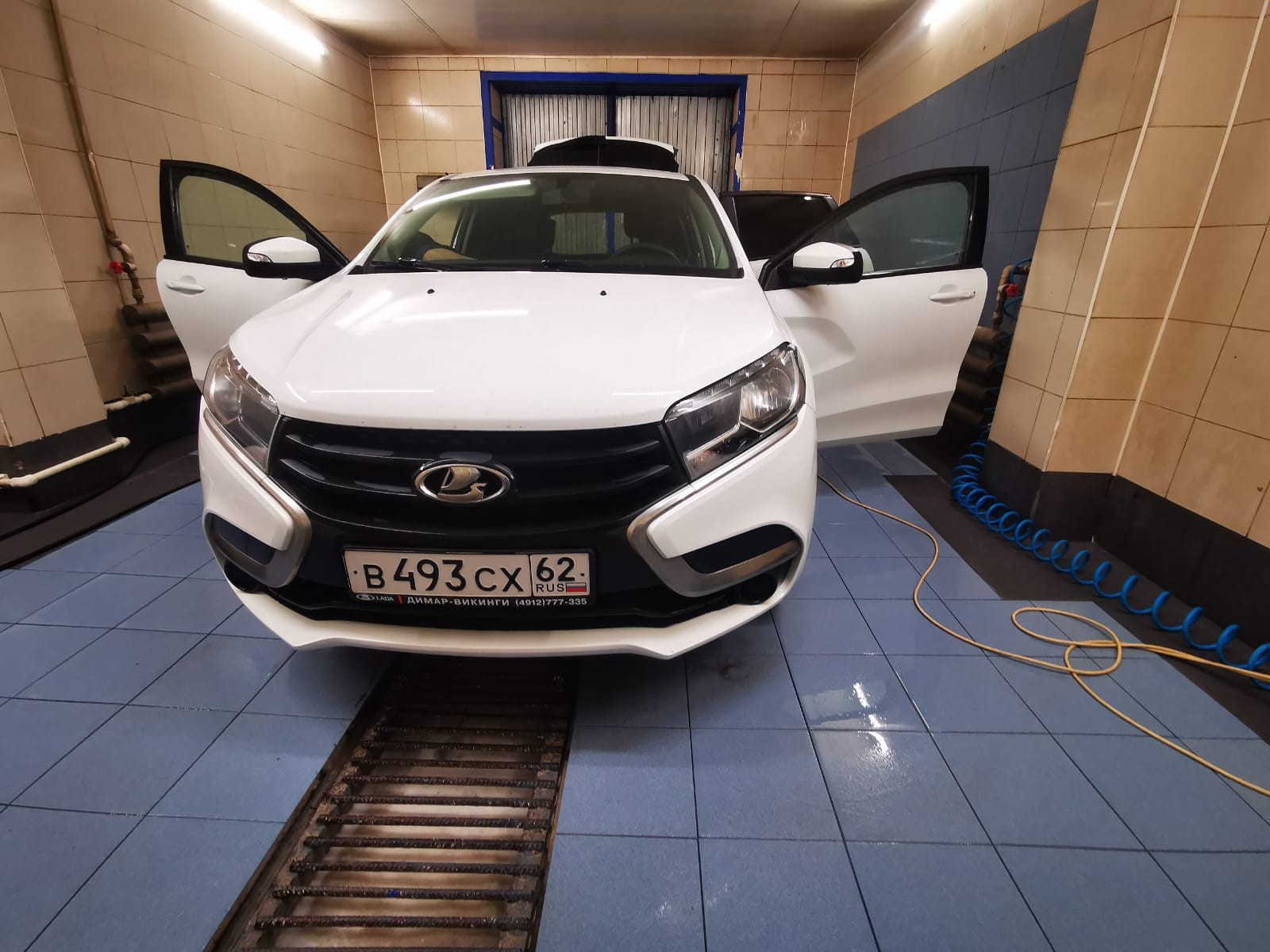 LADA XRAY