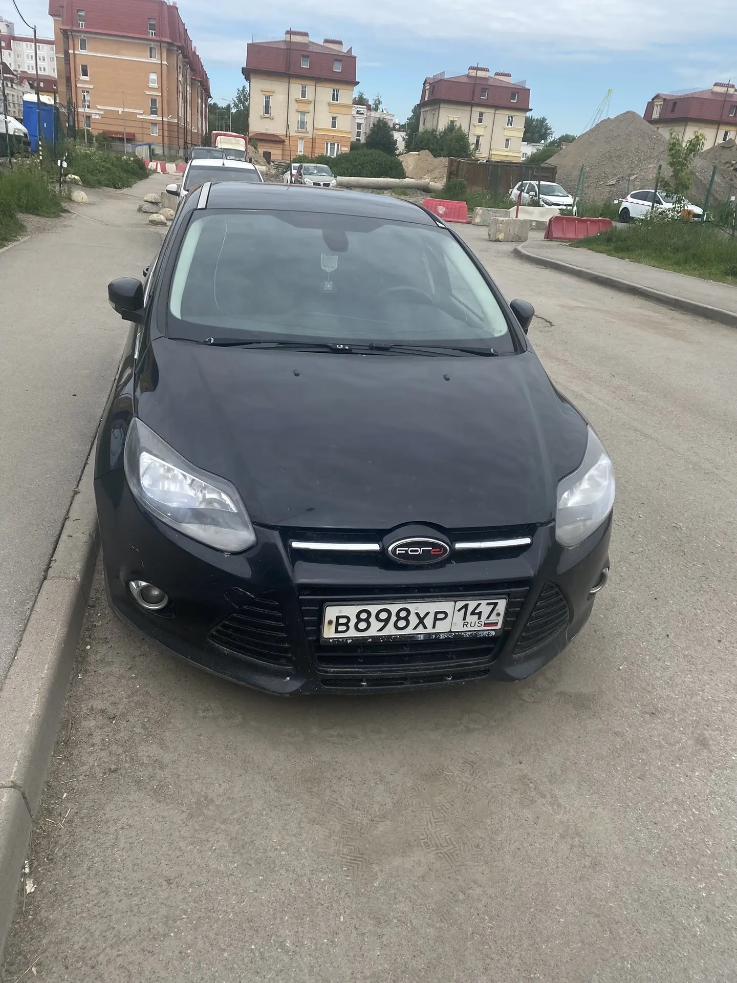 Легковой автомобиль, комби (хэтчбек), марка/модель: Ford Focus, год изготовления: 2013, VIN: X9FKXXEEBKDK49427, гос. номер: В898ХР147, цвет: Черный. Местоположение имущества: г. Санкт-Петербург.