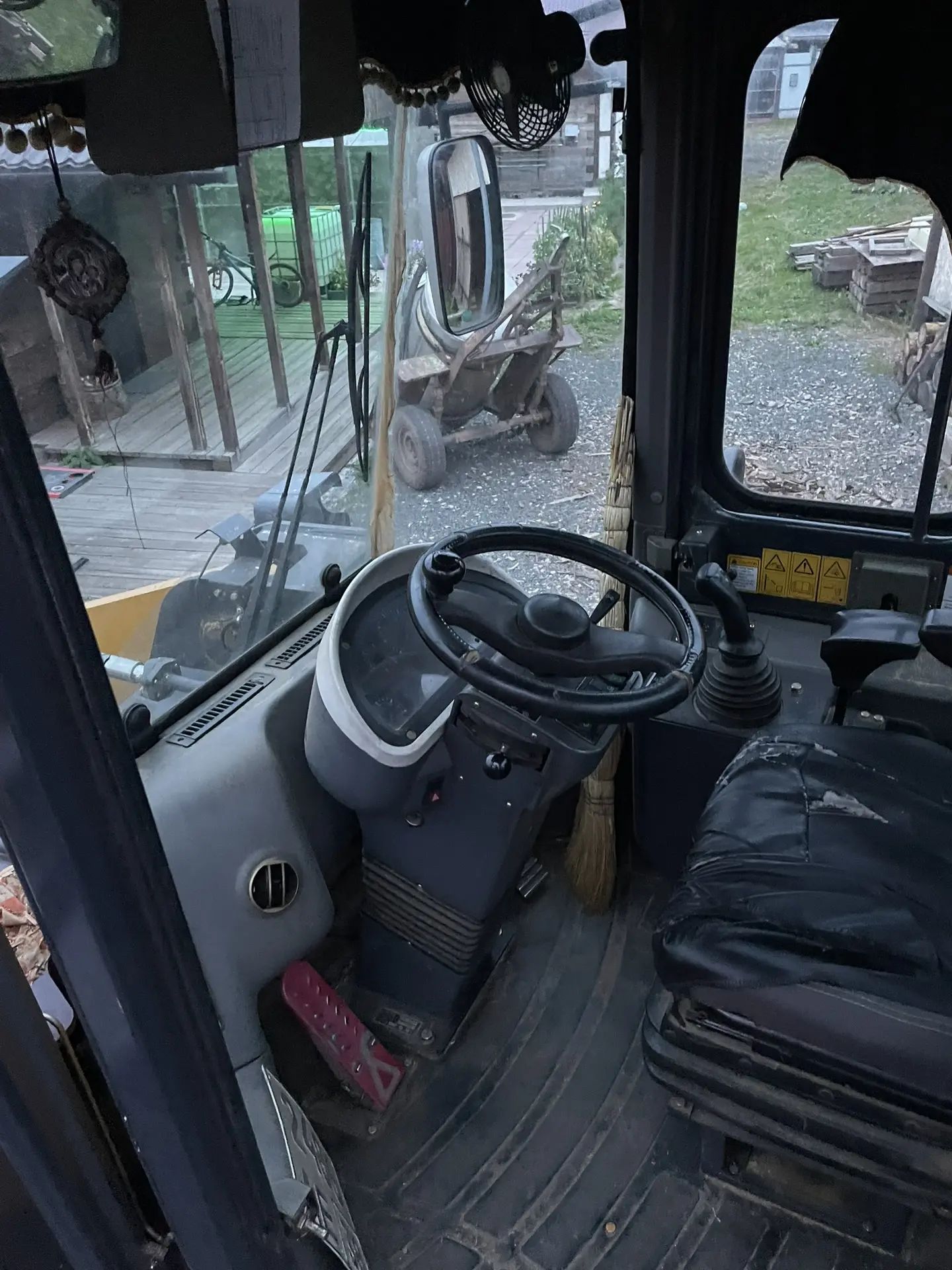 Фронтальный погрузчик, DEGONG, DG956N; год выпуска: 2019; Цвет: КОМБИНИРОВАННЫЙ: ЖЕЛТО-ЧЕРНЫЙ; Заводской № машины (рамы): DZL0956NAI0014130; Двигатель №: WD l0G220E23,1219H005750; рабочий объем двигателя 9726; Мощность двигателя, кВТ (л.с.): 162 (220,26); Максимальная конструктивная скорость. км/пас: 35