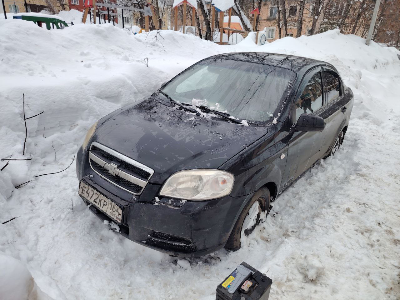 Легковой седан марки: CHEVROLET KLAS AVEO, год выпуска: 2011, VIN: XUUSF69D9B0019477, гос. номер: Е472КР164, цвет: Черный. В залоге у ООО МФК «Каранга».