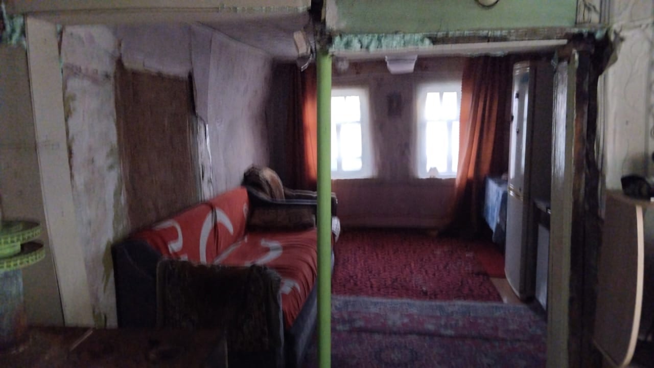1/2 доли в праве общей долевой собственности на здание (жилой дом), с кадастровым номером 24:39:0115003:97, назначение: Жилое. Площадь: 42.9 кв.м., расположенный по адресу: Красноярский край, р-н. Ужурский, г. Ужур, ул. Саралинская, д. 110.
