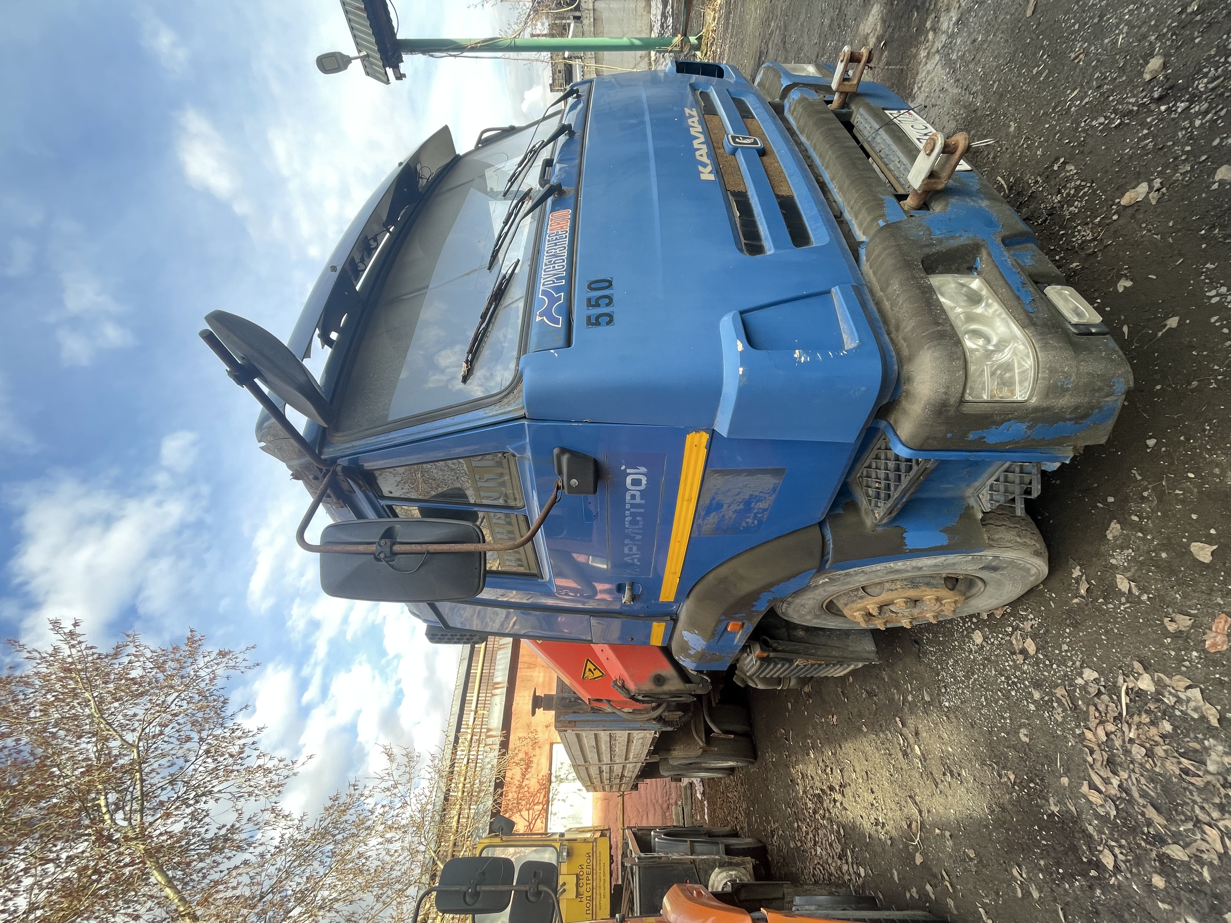 Автомобиль бортовой с КМУ КАМАЗ 658600-01, год изг. 2013 (VIN XDF658600D0000272)