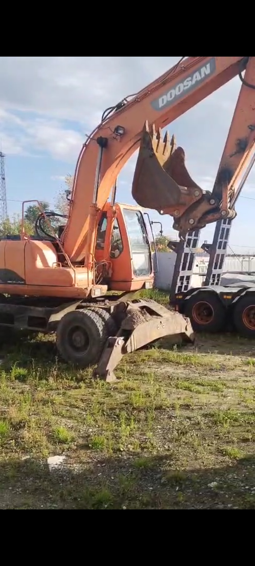 Экскаватор на колесном ходу DOOSAN SOLAR 180W-V, год выпуска- 2011 г., заводской № DHKHEWVOPB5002249, номер двигателя DB58TIS-105280EG, 2011 года выпуска