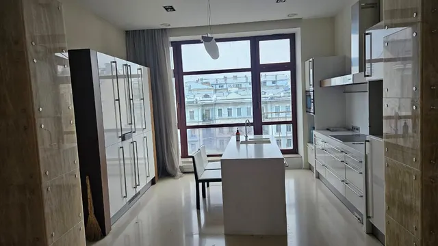Жилое помещение (квартира), площадью 231 кв.м., расположенная по адресу: г. Москва, пер. 1-й Обыденский д.5, кв.7