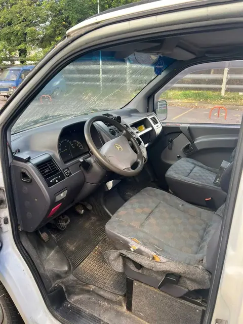 Автомобиль Мерседес-Бенц VITO 108 CDI, год выпуска 2000, VIN:VSA63809413302789, гос.рег.знак О280КР39, в силу даты изготовления и условий эксплуатации автомобиль может иметь существенные недостатки