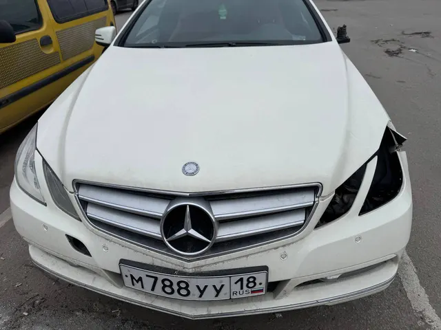 Легковой автомобиль Mercedes-Benz E 200 CGI, год выпуска: 2010, VIN: WDD2073481F067708, гос. номер: М788УУ18, цвет: Белый. Автомобиль не на ходу, не заводится. Двигатель - ОТСУТСТВУЕТ. Местонахождение имущества: г. Санкт-Петербург.