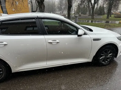 Автомобиль марки KIA JF (OPTIMA)