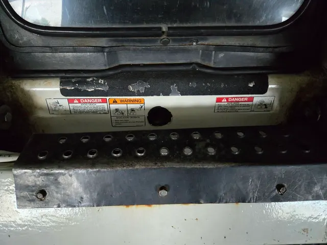 «Погрузчик BOBCAT S175; цвет белый; мощность 46,6 л.с.; год выпуска 2006; Государственный регистрационный знак 8157 ЕМ59; заводской № 530212034; двигатель № V22033-6J5368; СТС ВН 724484 от 27.12.2010; Комплектность: СРМ, ключ