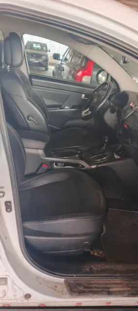 Легковой автомобиль (универсал) Kia SLS Sportage (SL, SLS), год выпуска: 2010, VIN: XWEPC811DB0000525, гос. номер: А682НН178, цвет: Белый. Пробег: от 376 000 км. Местонахождение имущества: г. Санкт-Петербург.