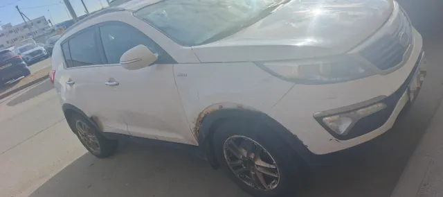 Легковой автомобиль (универсал) Kia SLS Sportage (SL, SLS), год выпуска: 2010, VIN: XWEPC811DB0000525, гос. номер: А682НН178, цвет: Белый. Пробег: от 376 000 км. Местонахождение имущества: г. Санкт-Петербург.