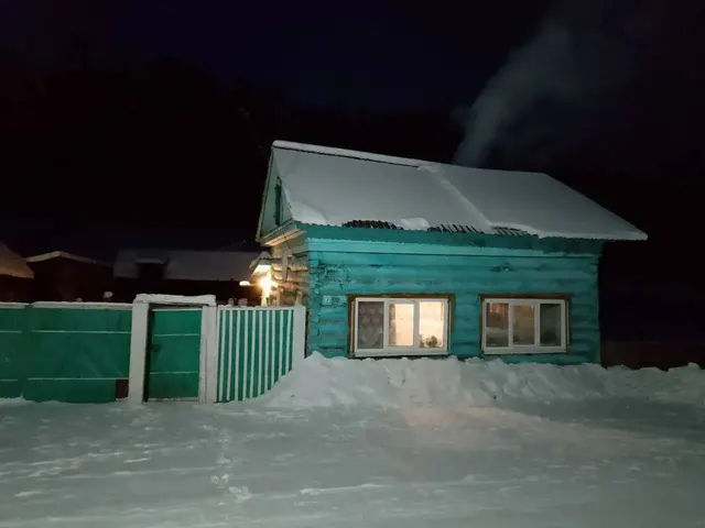Жилое здание и земельный участок