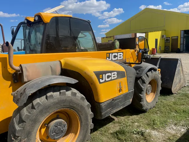 8. погрузчик, марка: JCB, 531-70AG, год изготовления: 2020, цвет: желтый, VIN: JCB5AA9GEL2952627, ПТС: RU ТК 281589, г/н: 3799 HM 56, двигатель №: SB320/41995U0764920, мощность двигателя, л. с. (кВт): 68,60/93,27 (Сельскохозяйственная техника)