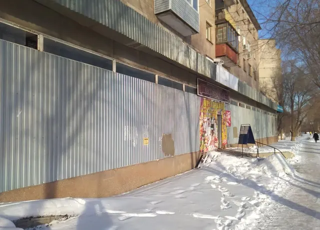 Помещение, кадастровый номер: 56:43:0115033:381, назначение: нежилое, 1 этаж. Площадь объекта: 870.9 м2. Адрес: Российская Федерация, Оренбургская область, город Орск, улица Горького, дом 119, нежилое встроенное помещение. Имеется задолженность по капитальному ремонту.