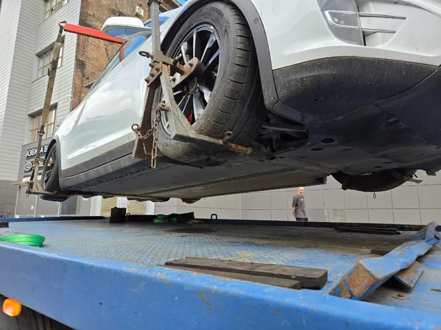 Легковой автомобиль TESLA MODEL X, цвет белый, мощность 772 л.с. (567,8 кВт), разрешенная максимальная масса 3 120 кг, масса без нагрузки 2 572 кг.; год выпуска 2018; VIN: 5YJXCCE45JF123959; ПТС: 59УТ 787508; г/н: М220ЕХ159; Комплектность: ключ