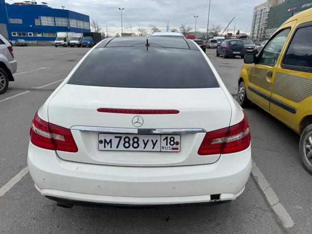 Легковой автомобиль Mercedes-Benz E 200 CGI, год выпуска: 2010, VIN: WDD2073481F067708, гос. номер: М788УУ18, цвет: Белый. Автомобиль не на ходу, не заводится. Двигатель - ОТСУТСТВУЕТ. Местонахождение имущества: г. Санкт-Петербург.