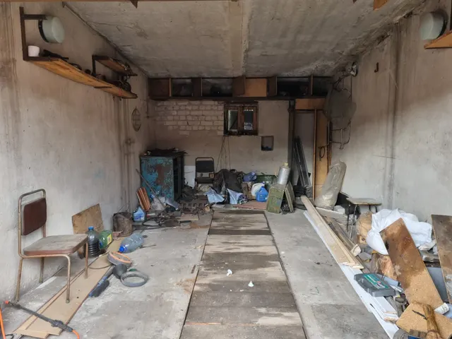 Нежилое помещение (гараж)