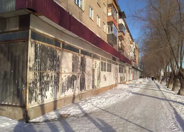 Помещение, кадастровый номер: 56:43:0115033:381, назначение: нежилое, 1 этаж. Площадь объекта: 870.9 м2. Адрес: Российская Федерация, Оренбургская область, город Орск, улица Горького, дом 119, нежилое встроенное помещение. Имеется задолженность по капитальному ремонту.