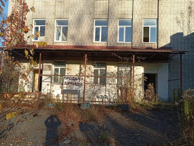 Земельный участок, кадастровый номер: 60:27:0030527:19, площадь: 3032 кв.м; адрес: Псковская область, г. Псков, ул. Советской Армии, д. 60 и Здание, кадастровый номер: 60:27:0030527:36, площадь: 1818.6 кв.м; адрес: Псковская область, г Псков, ул. Советской Армии, д 60