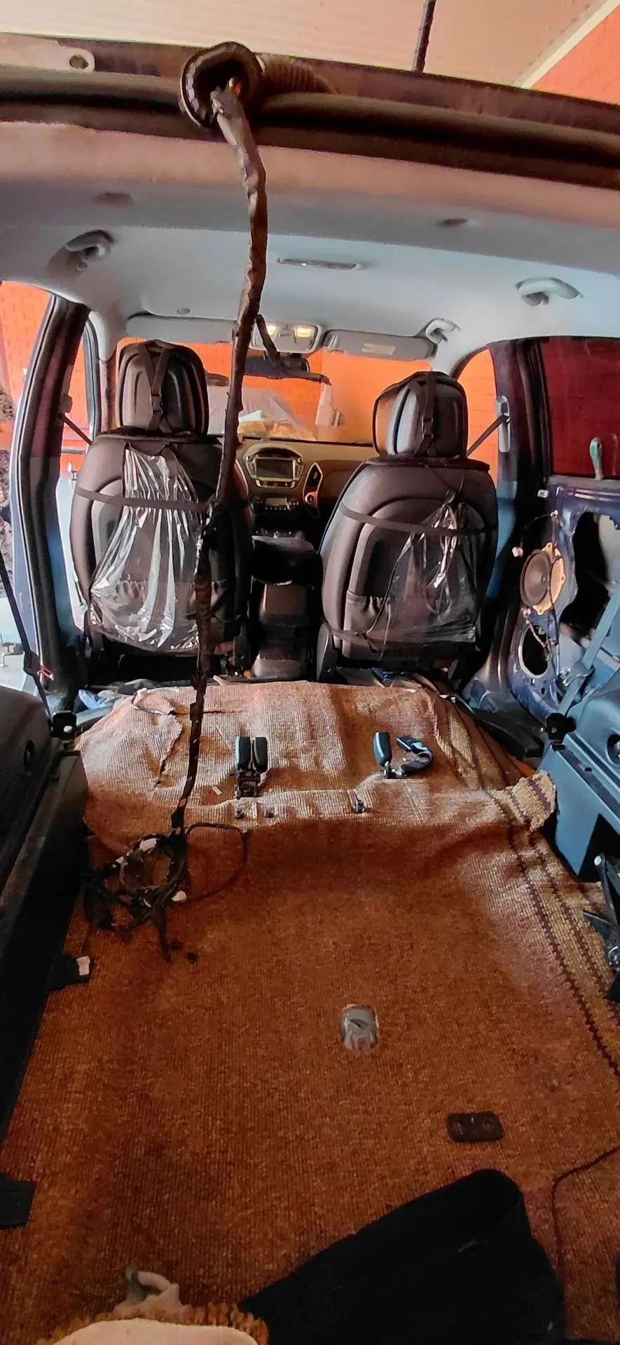 Автомобиль марки HYUNDAI, модель ix35, 2011 г.в., VIN-номер U5YZU81BDBL100650.