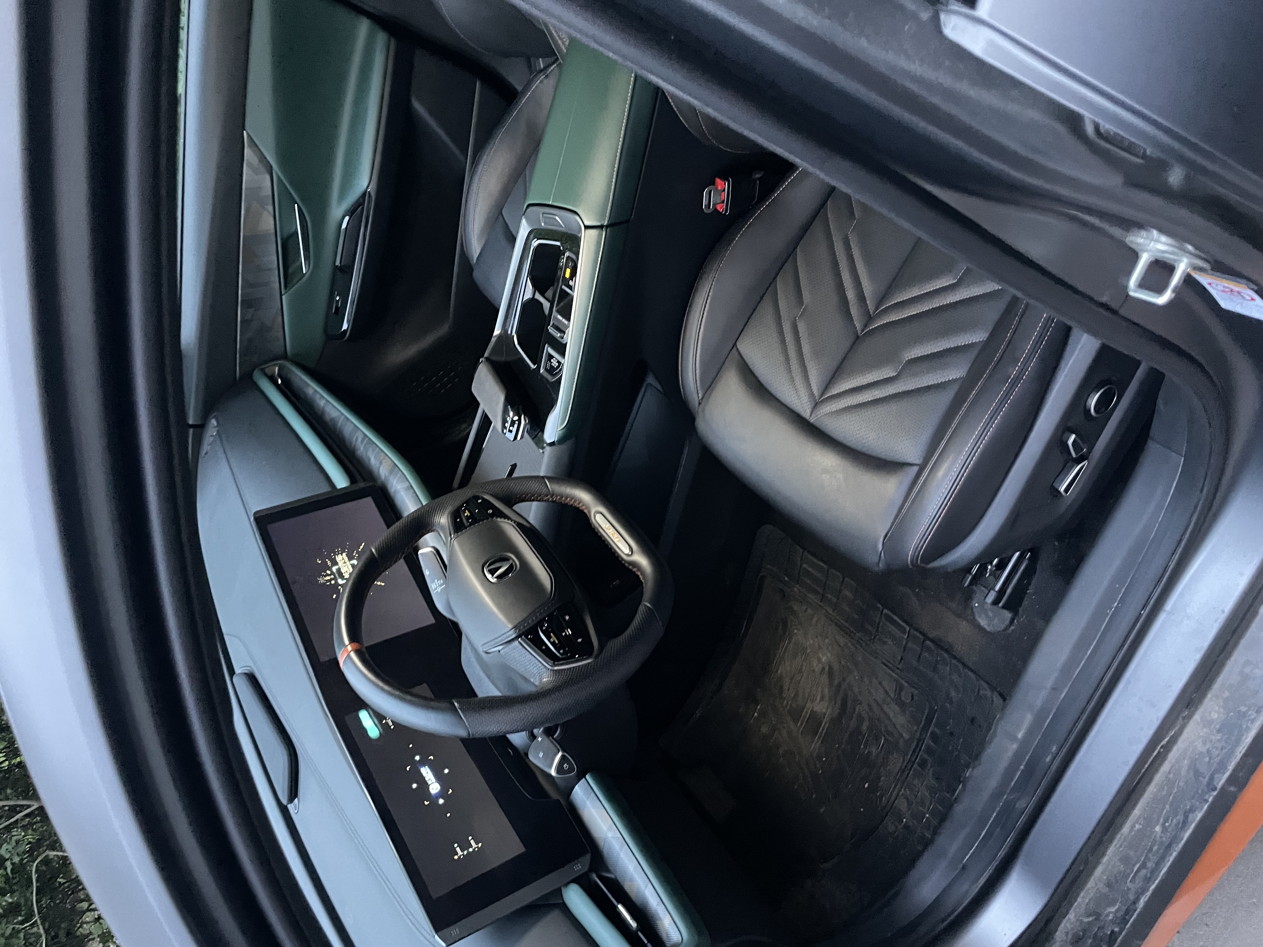 Автомобиль марки CHANGAN модель Uni- T 2023 г.в. VIN-номер LS5A3DKE2PA707629