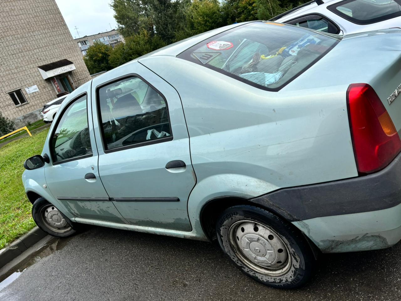 Автомобиль марки: RENAULT, модель: SR, год выпуска: 2009г., идентификационный номер: (VIN): X7LLSRABH9H216586, кузов № X7LLSRABH9H216586