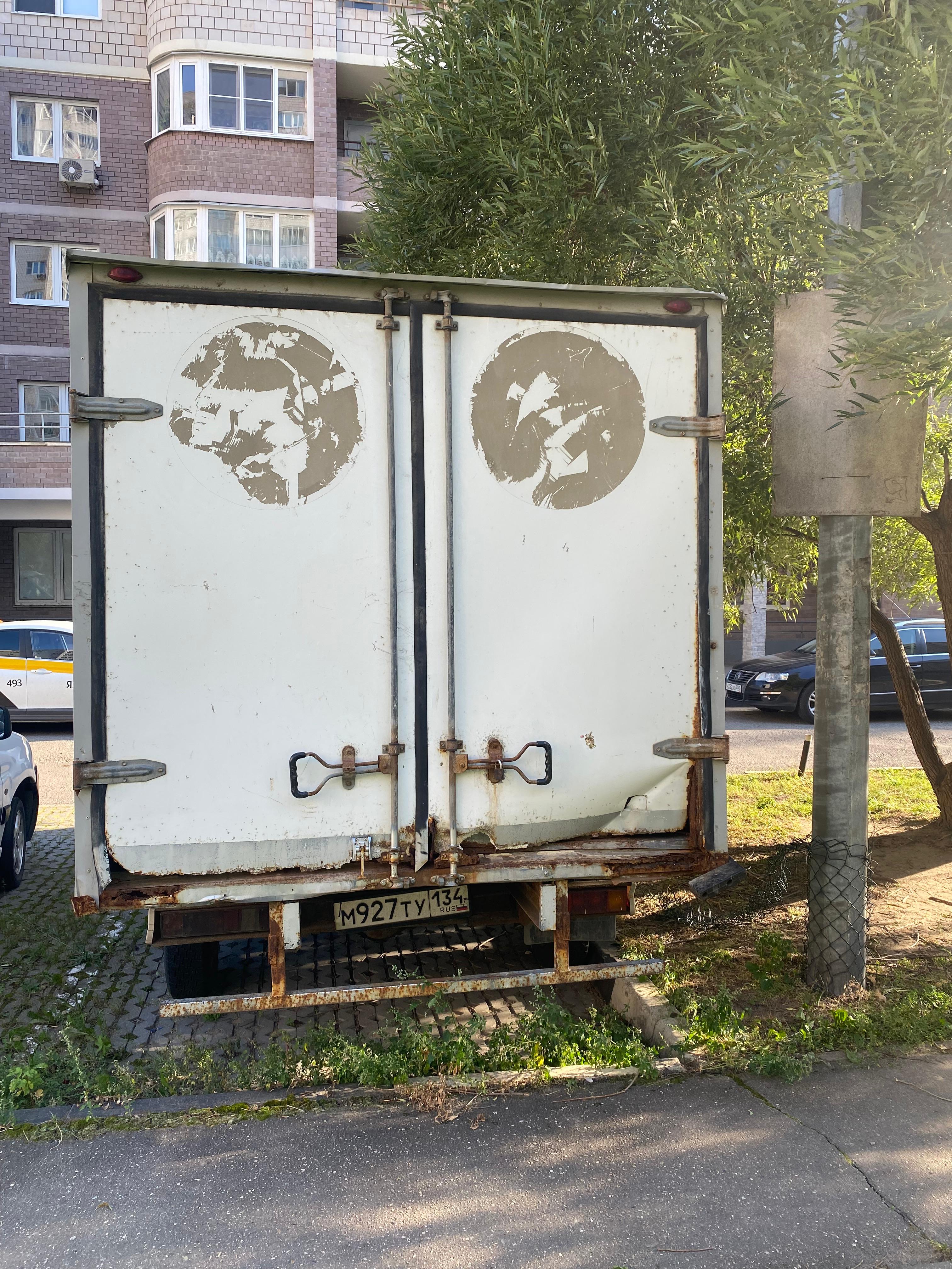 автомобиль марки ГАЗ модель 173401-0000010 2008 г.в. VIN номер Z7K17340190000050 (является предметом залога ПАО "Совкомбанк")
