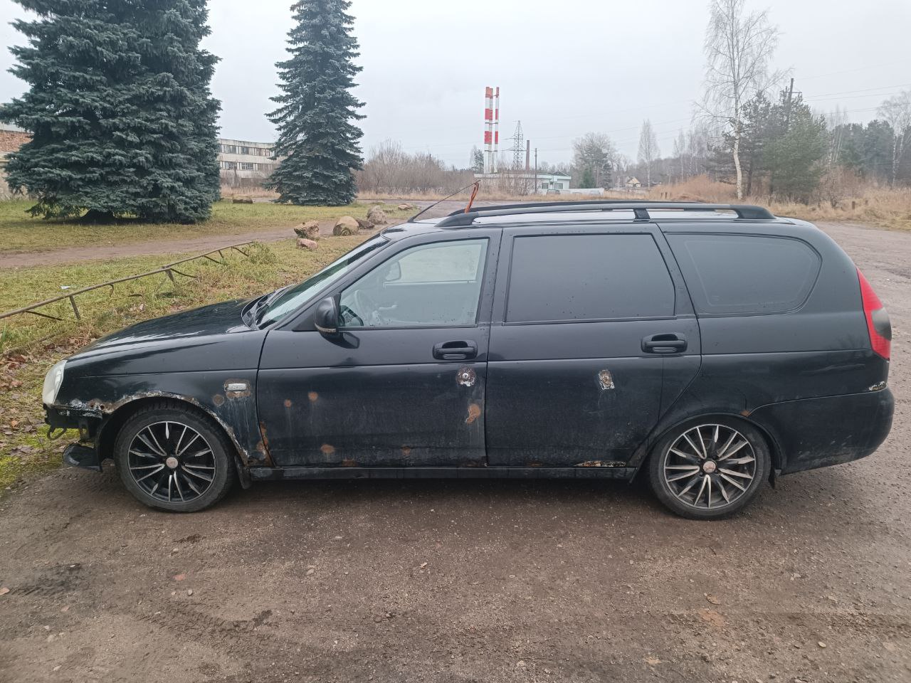 Автомобиль марки LADA, модель Priora, 2011 г.в., VIN:XTA217130B0061645 . Автомобиль находится в залоге у ПАО «Совкомбанк».