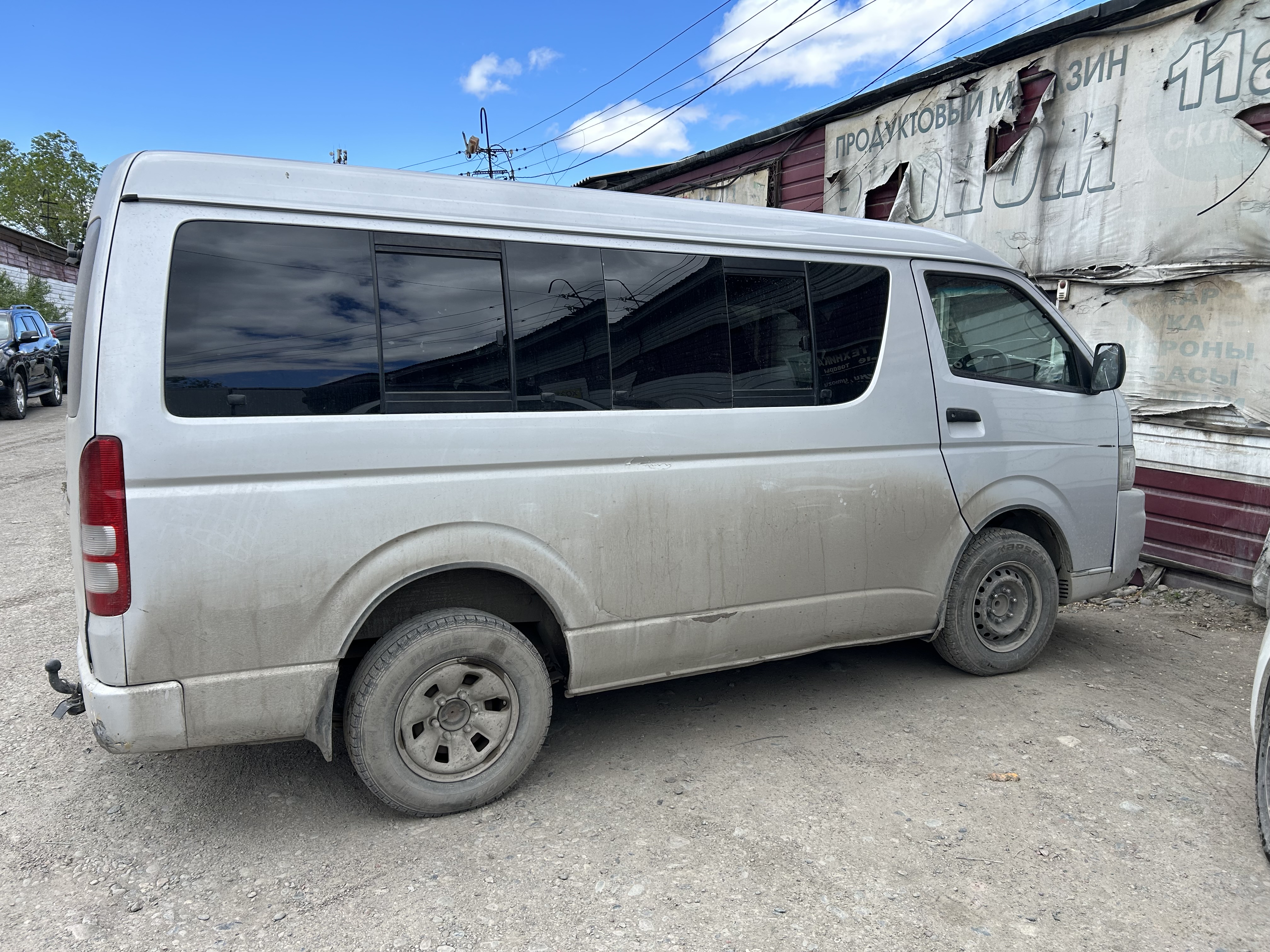 Автомобиль марки TOYOTA модель HIACE 2005 г.в., номер кузова TRH214-0004107