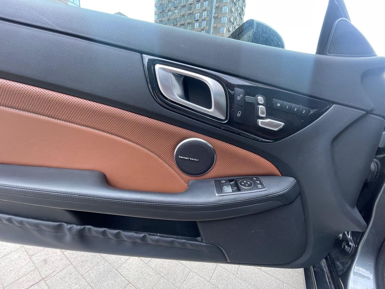 Автомобиль марки MERCEDES модель slc 300 2018 г.в. VIN-номер WDDPK3JA1KF160220. Имущество по лоту №1 находится в залоге у ПАО «Совкомбанк».