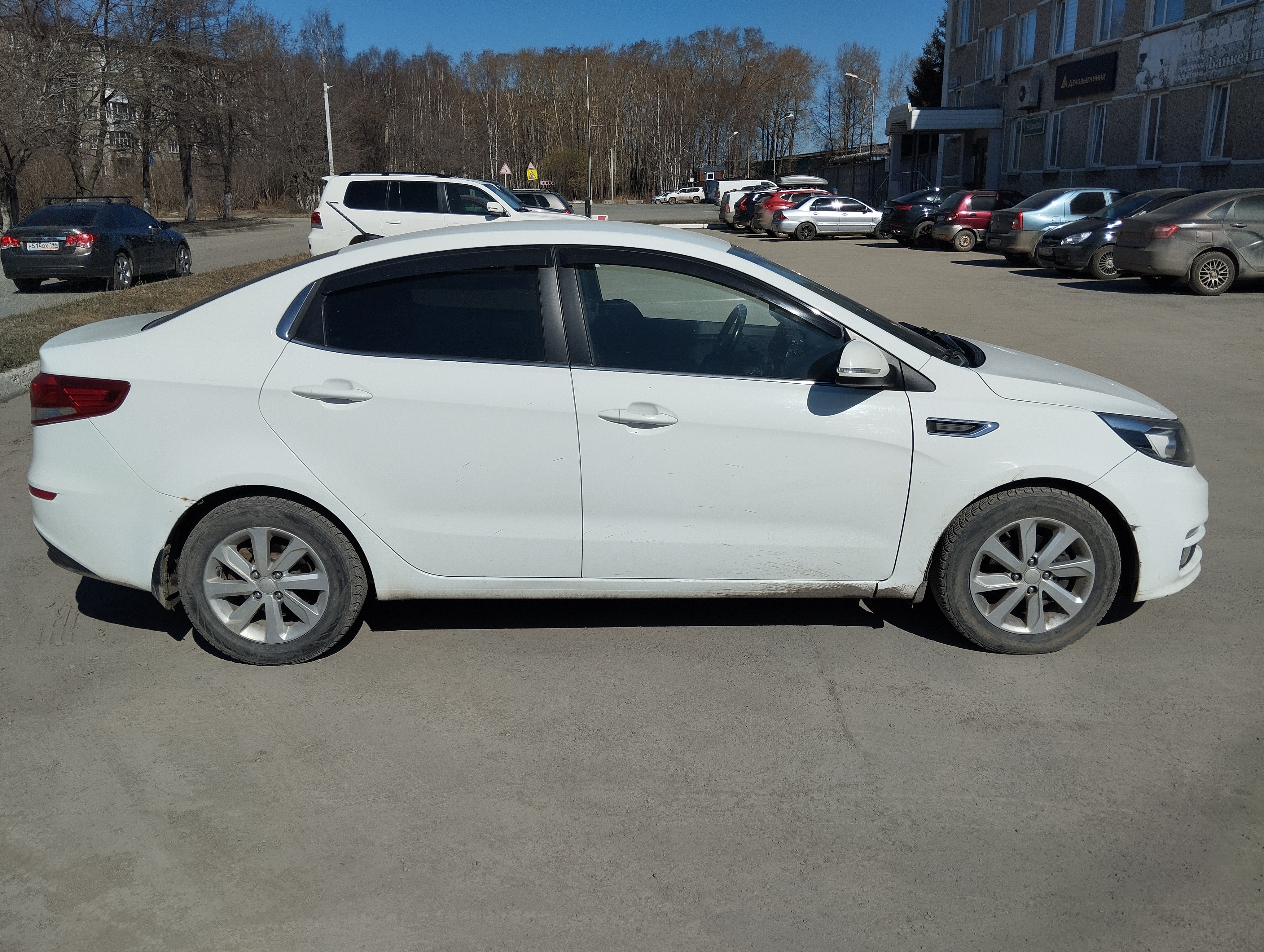 Легковой автомобиль марки: KIA, модель: Rio, год выпуска: 2015 г., кузов №: Z94CC41BAGR284303, идентификационный номер (VIN): Z94CC41BAGR284303.