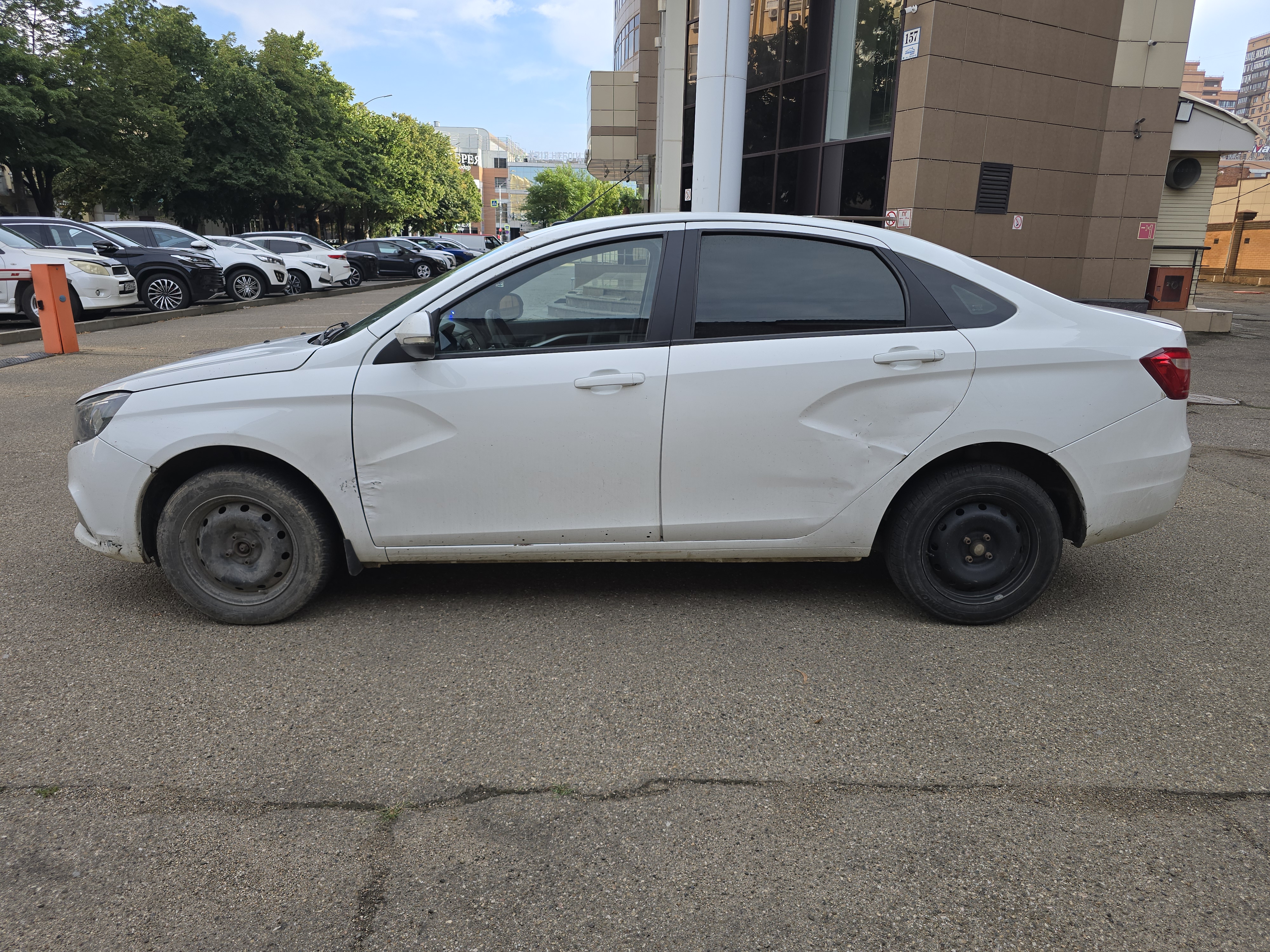 Автомобиль марки LADA VESTA, 2018 года выпуска, (VIN XTAGFLA10KY233386)