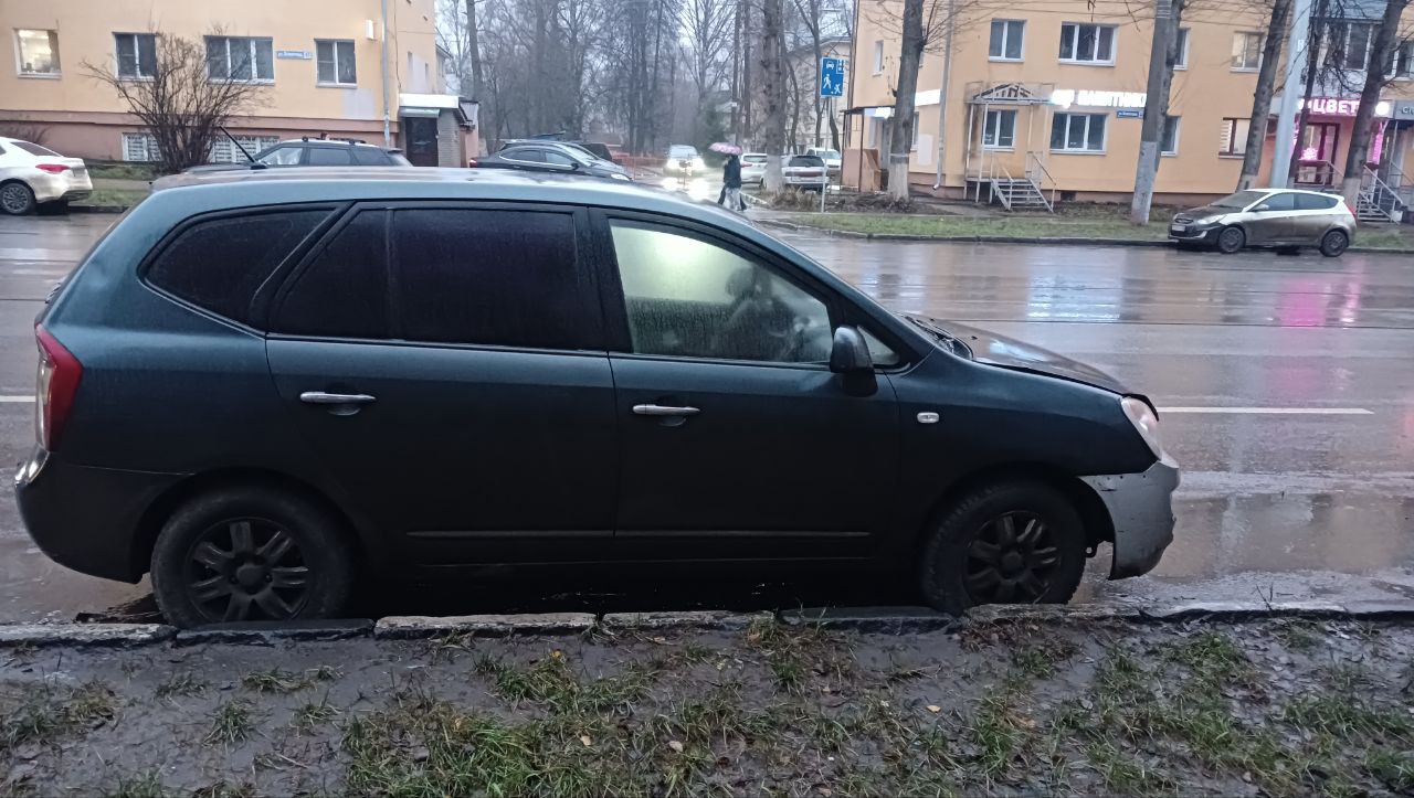 Автомобиль марки KIA FGCARENSUN, VIN XWEFG52A290000066, 2009 года. Является предметом залога ПАО "Совкомбанк"