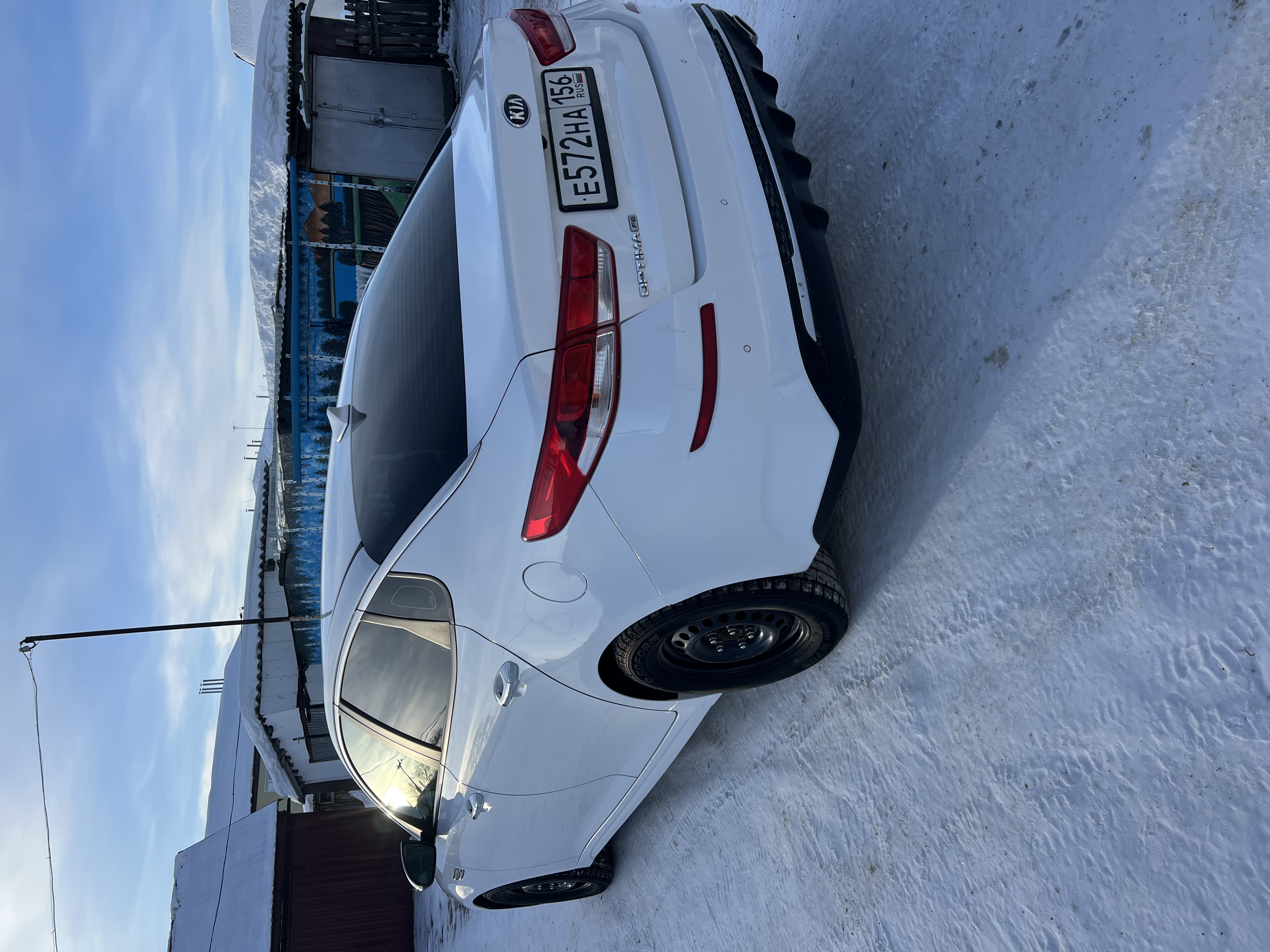 Автомобиль марки KIA модель Optima 2019 г.в. VIN-номер 5XXGT4L38LG418702. В залоге у ПАО "Совкомбанк".