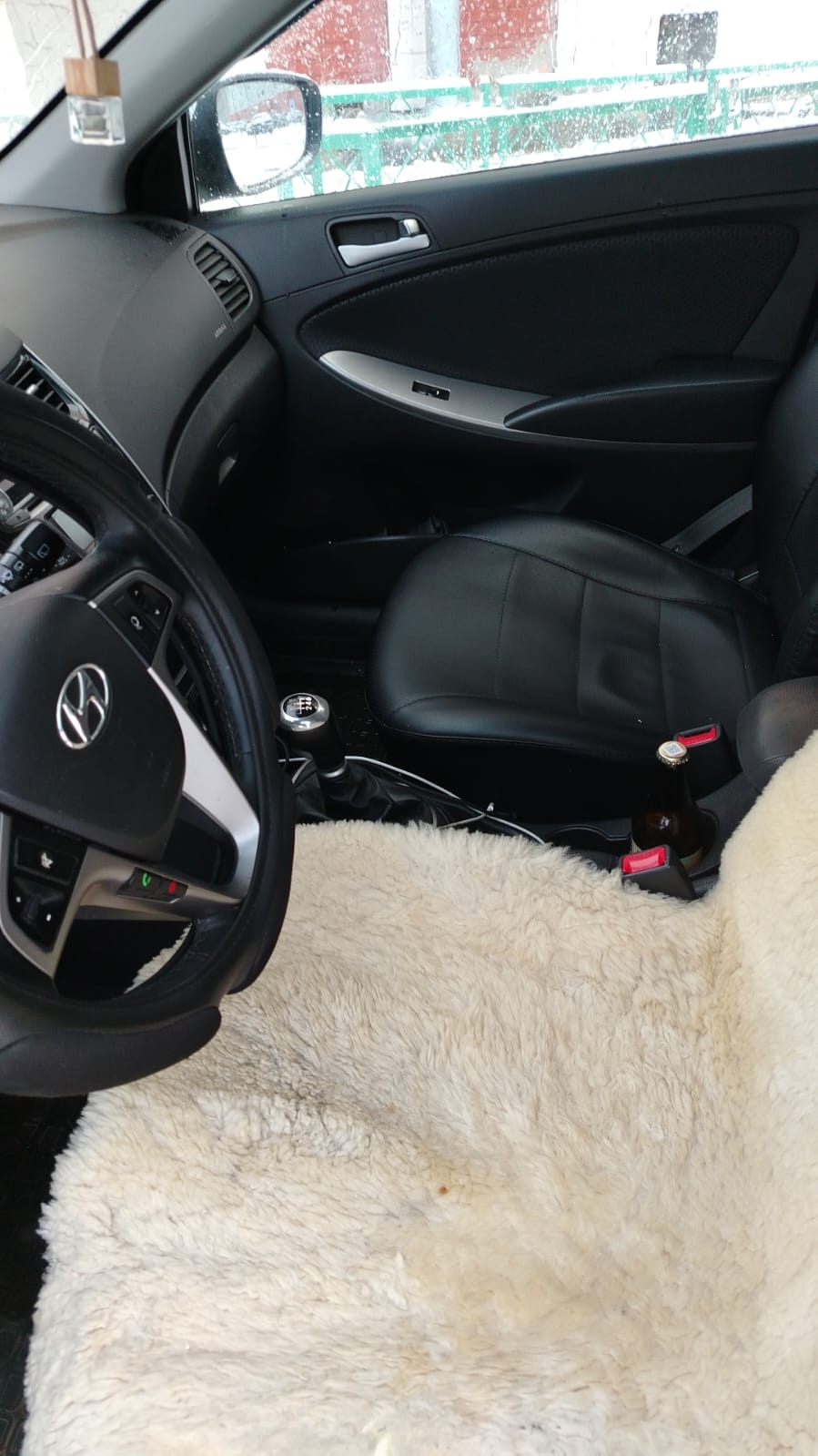 Автомобиль марки HYUNDAI Solaris 2015 г.в. VIN-номер Z94CU51DAFR136829
