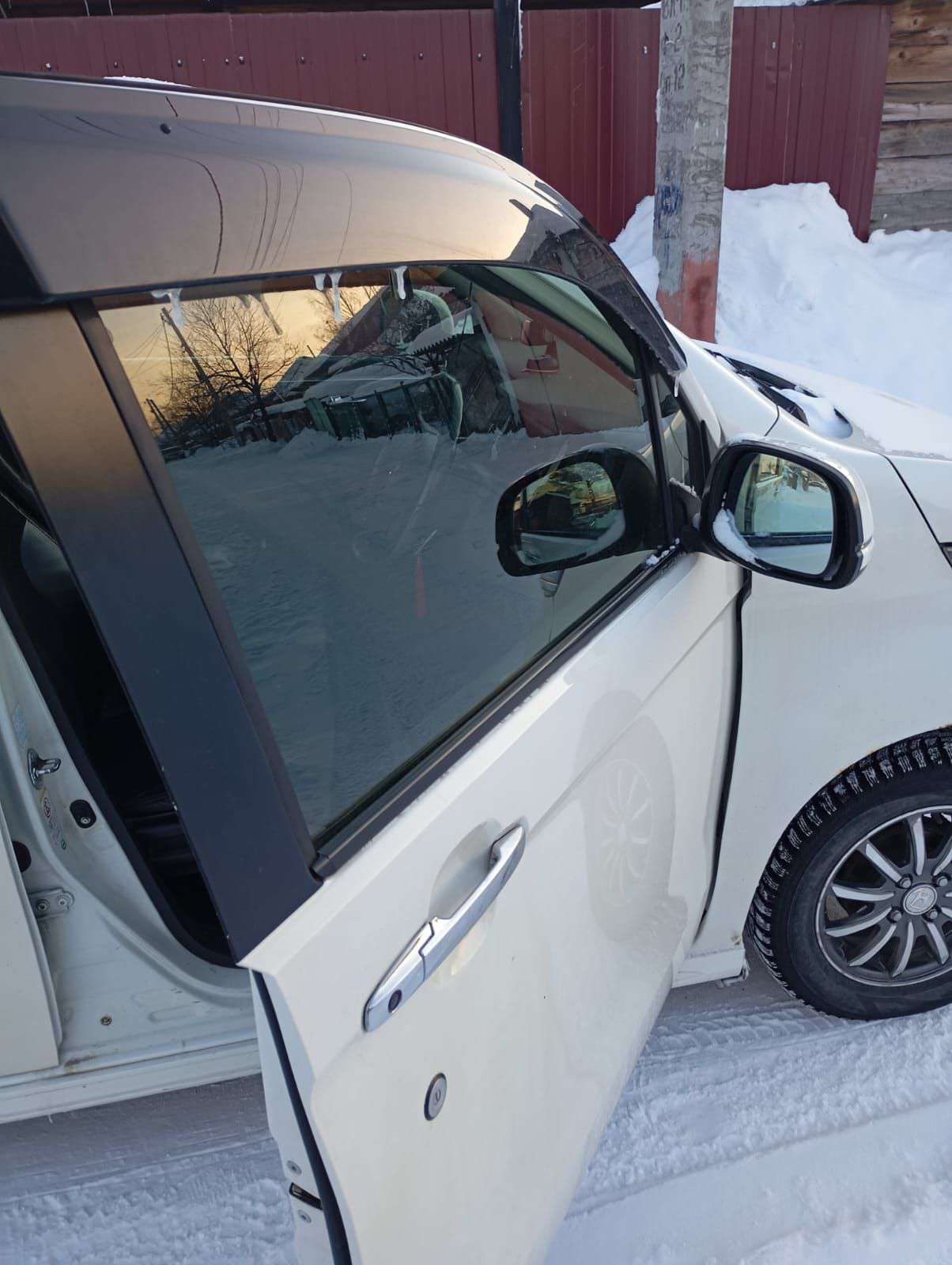 Автомобиль марки HONDA модель N-WGN 2014 г.в. номер кузова JH2-2002574