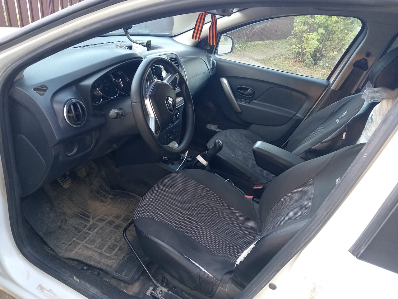 Автомобиль марки RENAULT модель, Sandero 2019 г.в. VIN-номер X7L5SRMA462421630, цвет белый, залогодержатель: ПАО "СовкомБанк"