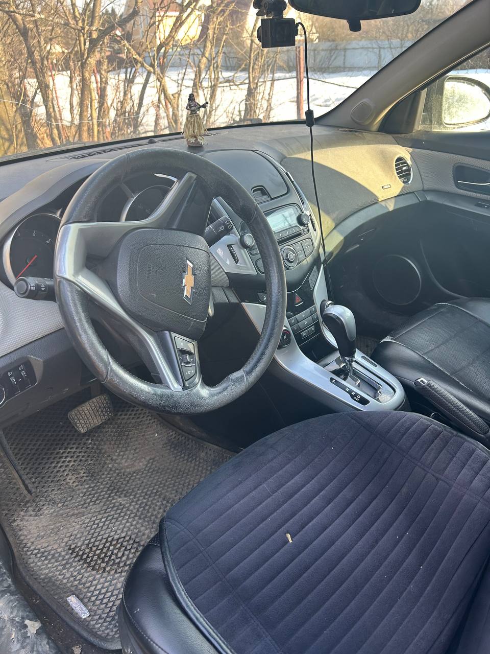 Легковой автомобиль марки: CHEVROLET, модель: KRUZ KL1 J, год выпуска: 2012г., идентификационный номер (VIN): XUFJA685JD3010425 (залогодержатель – ПАО «Совкомбанк»).