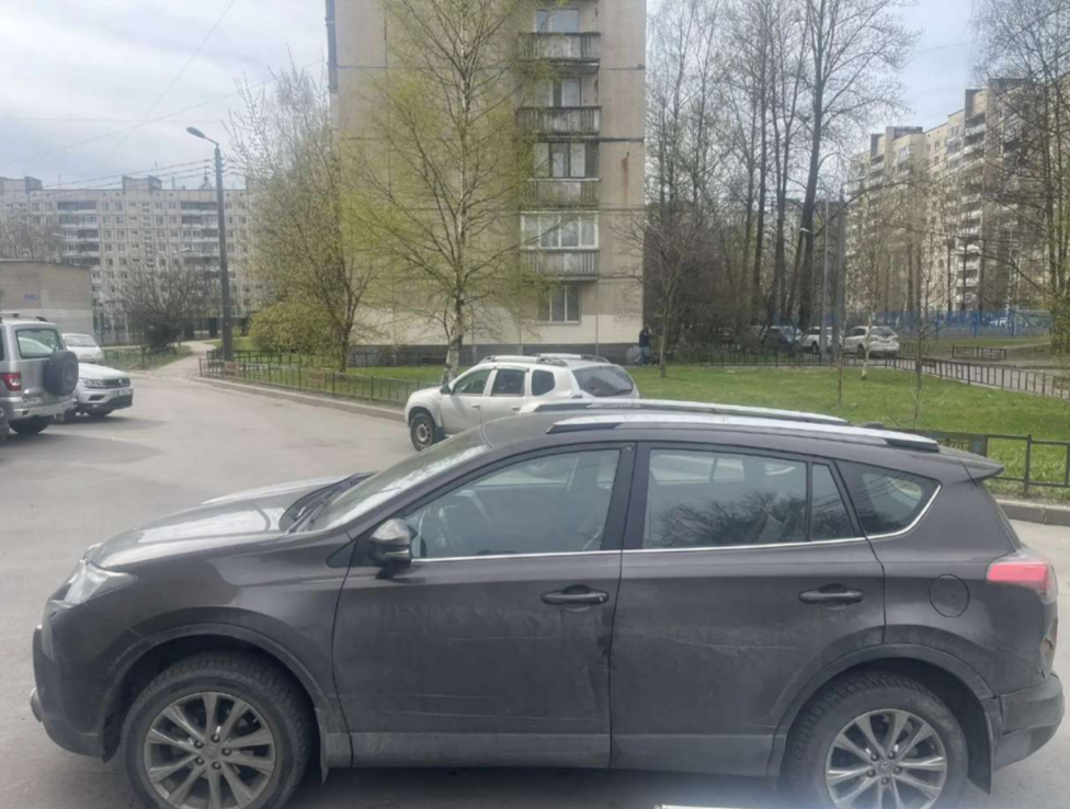 Автомобиль марки TOYOTA модель RAV 4 2019 г.в. VIN-номер XW7DFREV705019294 (Залог в пользу ПАО "Совкомбанк").