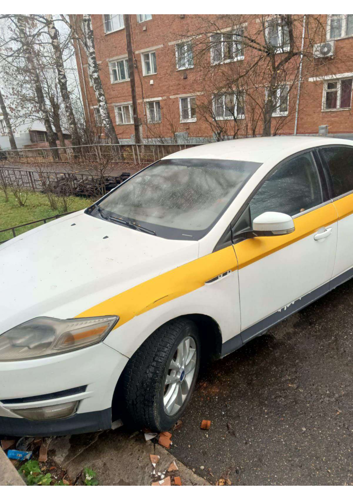 Автомобиль марки FORD модель Mondeo, 2014 г.в., VIN-номер X9FDXXEEBDEP76738, находится в залоге у ПАО «СОВКОМБАНК».