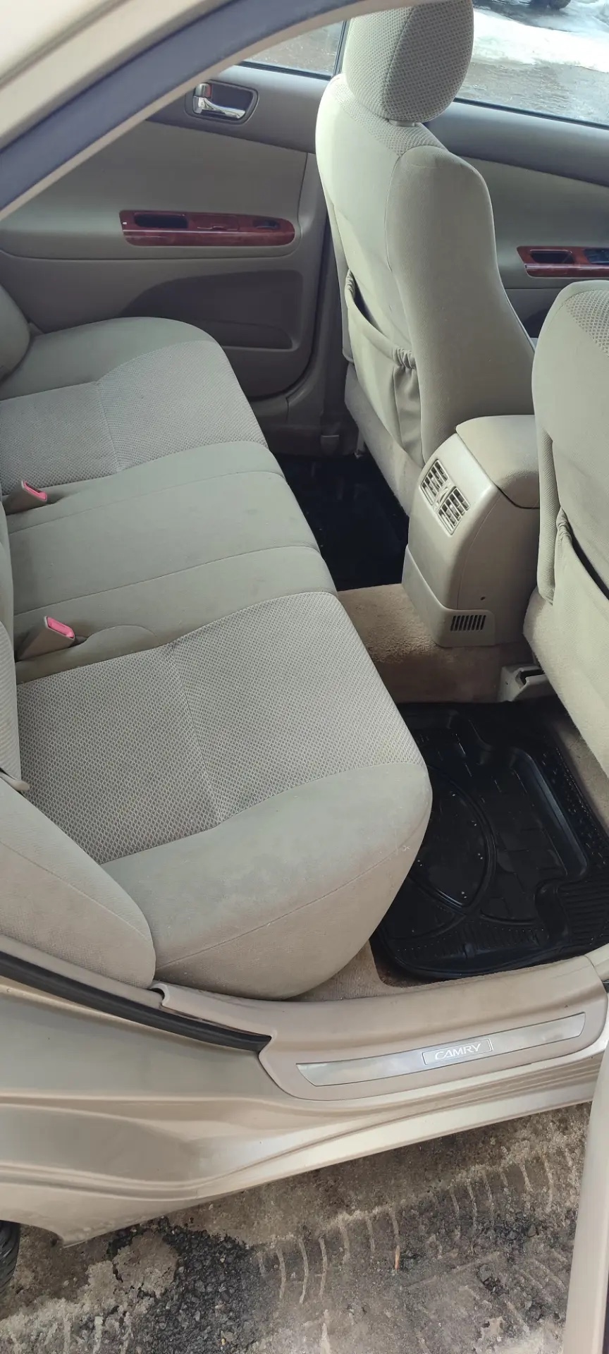 Легковой автомобиль марки: Toyota, модель: Camry, идентификационный номер (VIN): JTDBE38K800305604, кузов №: JTDBE38K800305604. Объект в залоге.
