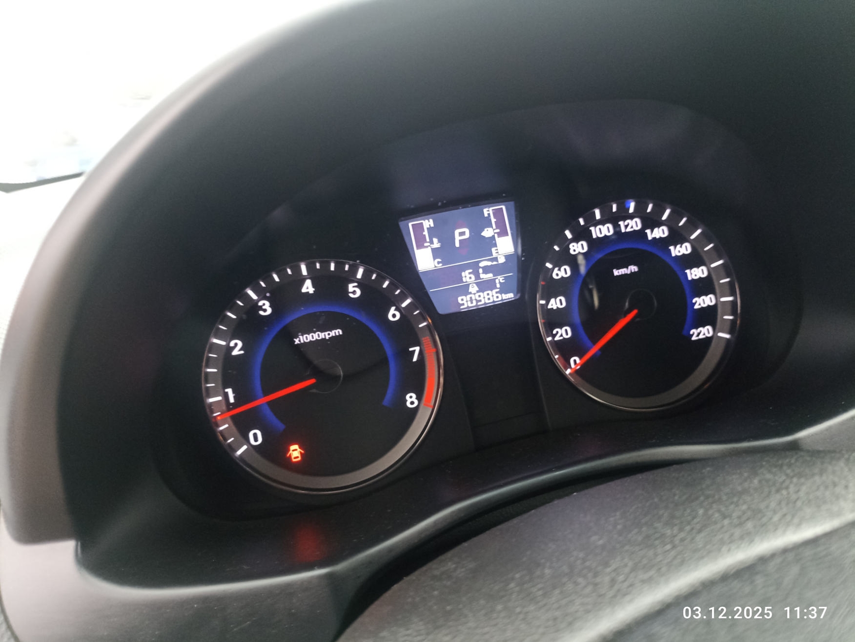Легковой автомобиль марки: HYUNDAI, модель Solaris, год выпуска 2016 г., идентификационный номер (VIN): Z94CT41DBHR551702.