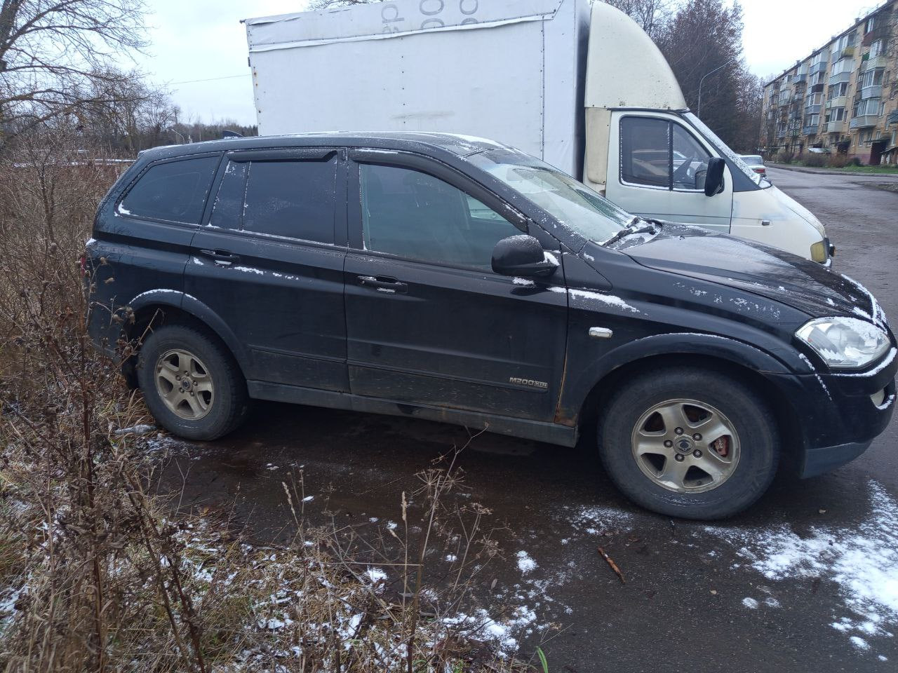 Легковой автомобиль марки: SSANG YONG, модель: Kyron II, год выпуска: 2011 г., № шасси (рамы): KPTSOA1KSBP142776, кузов №: Z8US0A1KSB0011925, идентификационный номер (VIN): Z8US0A1KSB0011925. В залоге у ПАО «Совкомбанк».