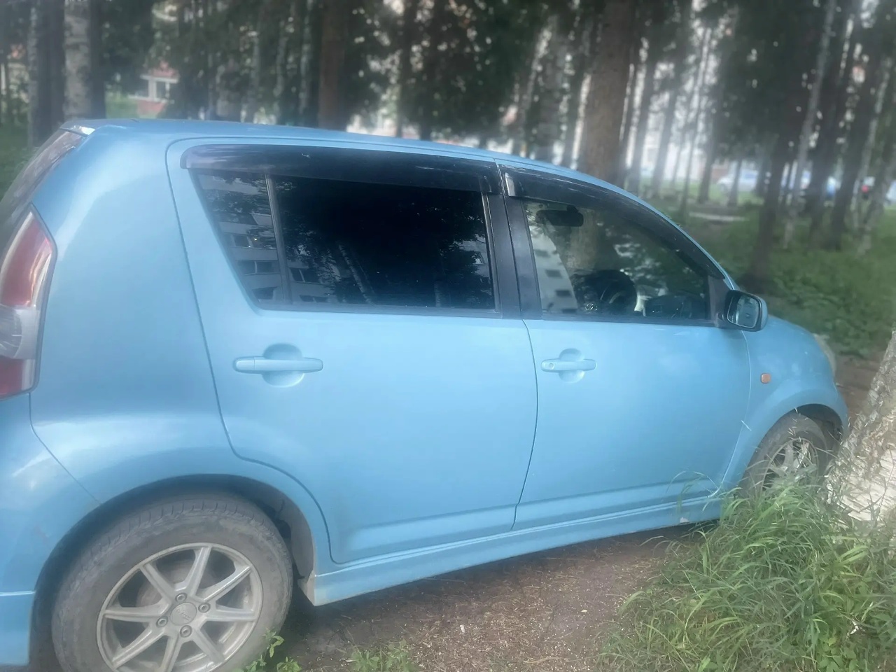 Автомобиль марки TOYOTA модель PASSO 2005 г.в. номер кузова KGC10-0091036. В залоге у ПАО «Совкомбанк».