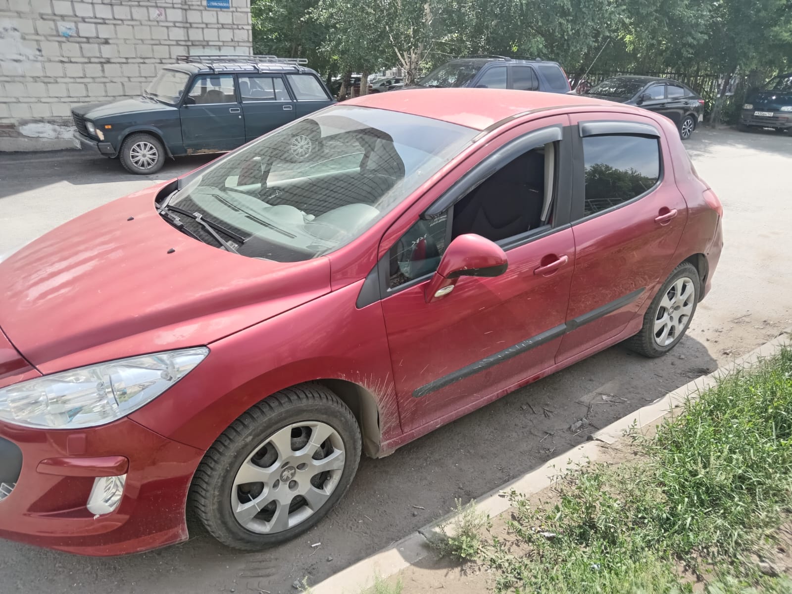 Автомобиль марки PEUGEOT модель 308 2009 г.в., VIN-номер VF34C5FWF9Y139010 Имущество находится в залоге ПАО "Совкомбанк"