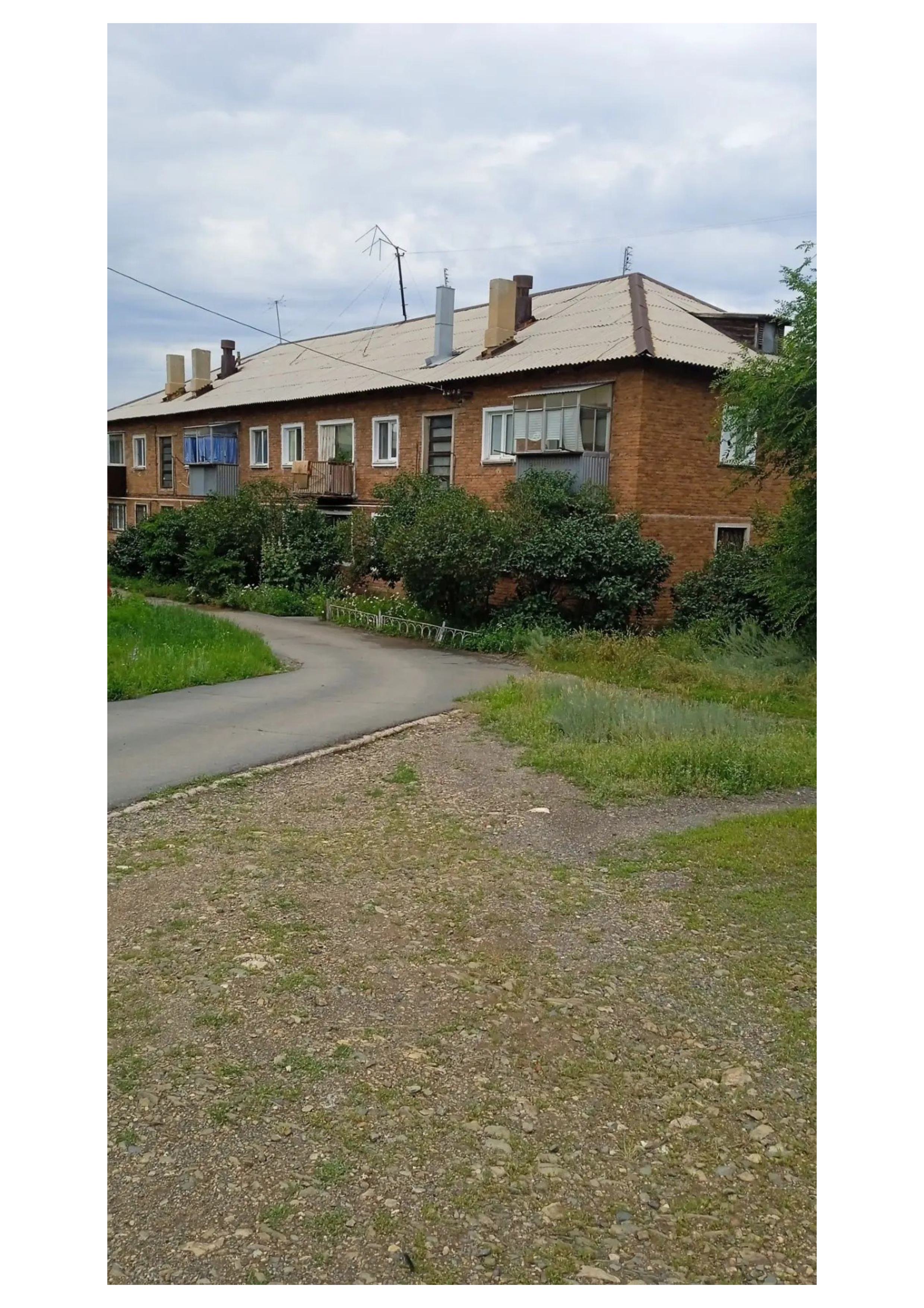 Квартира, общая площадь 42.2 кв.м., этаж 2, расположенная по адресу: 462410, Оренбургская область, г.Орск, пер Бажова, д. 18а, кв. 13, кадастровый номер 56:43:0206037:256.