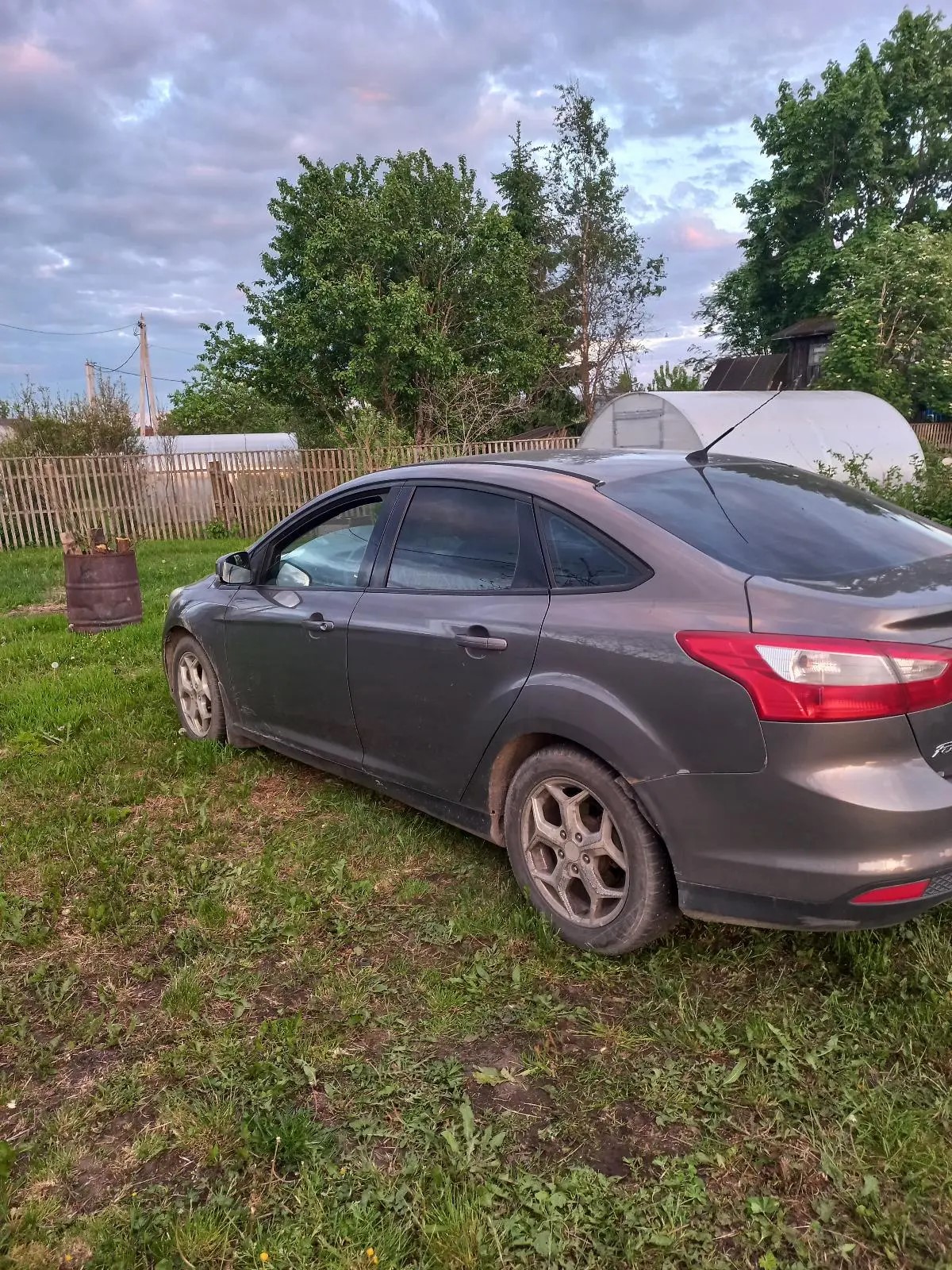 Легковой автомобиль (седан) Ford Focus, 2011 год выпуска, VIN: X9FMXXEEBMBJ21985, гос. номер: А528УН147, цвет: Серо-коричневый. Автомобиль в залоге у ПАО «Совкомбанк».